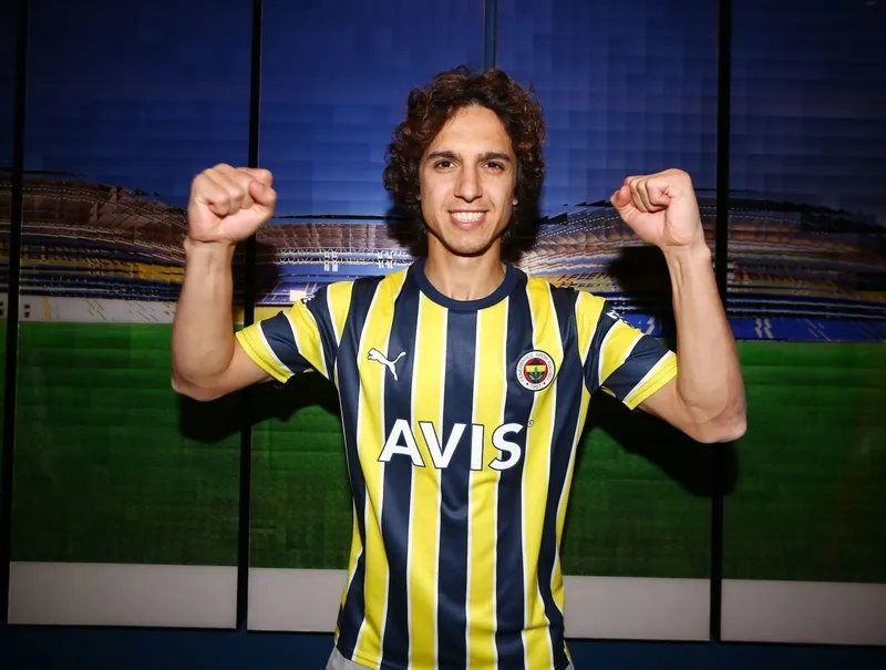 fenerbahcede-bir-ayrilik-daha-buyuk-umutlarla-gelmisti-ama-jose-mourinho-biletini-kesti-1720642288629.jpg Fenerbahçe'de bir ayrılık daha! Büyük umutlarla gelmişti ama Jose Mourinho biletini kesti-7