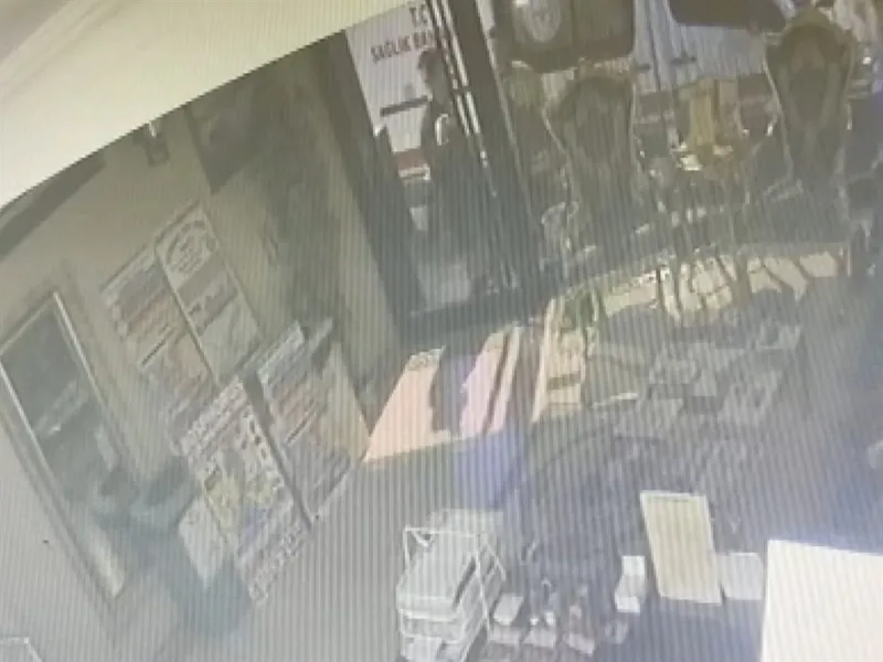 Skandal görüntüler ortaya çıktı: İşte Böcek ailesinin otelde kilitli kaldığı anlar! Otel sahibi ve çalışana yakalama kararı-3