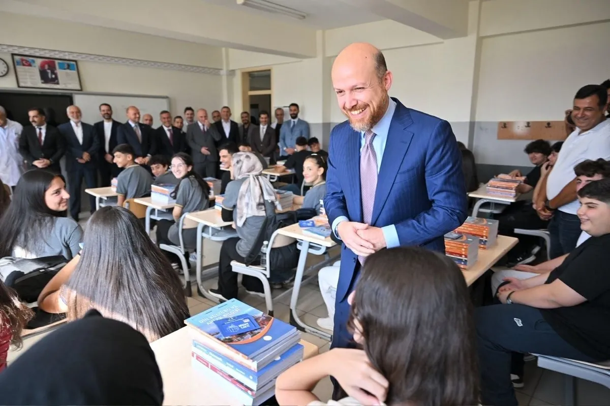 Bilal Erdoğan iki okulda öğrencilerle sohbet etti! Halı saha, okul radyosu ve tablet için destek hazır-3
