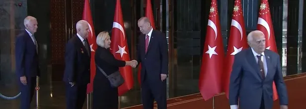 Başkan Erdoğan Anıtkabir Özel Defteri'ni imzaladı! 30 Ağustos Zafer Bayramı'nda bir ilk: Devlet Mezarlığı'na ziyaret-14