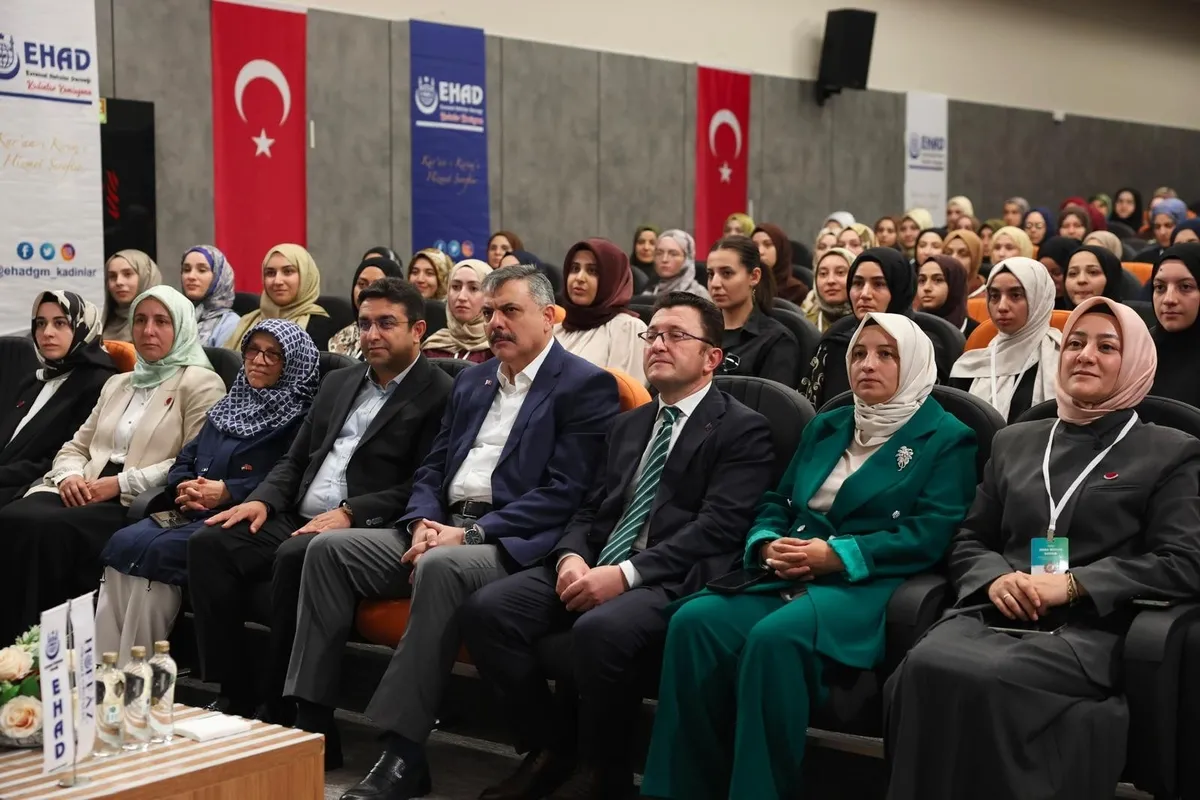 bakan-mustafa-ciftci-genc-hafizlarla-bulustu-1787499210460.jpeg Bakan Mustafa Çiftçi genç hafızlarla buluştu-3