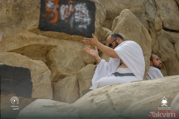 Kabe'nin Örtüsü Değiştirildi Kurban Bayramı Arifesinde, Kabe'nin Örtüsü "Kisve-İ Şerif" De Değiştirildi.