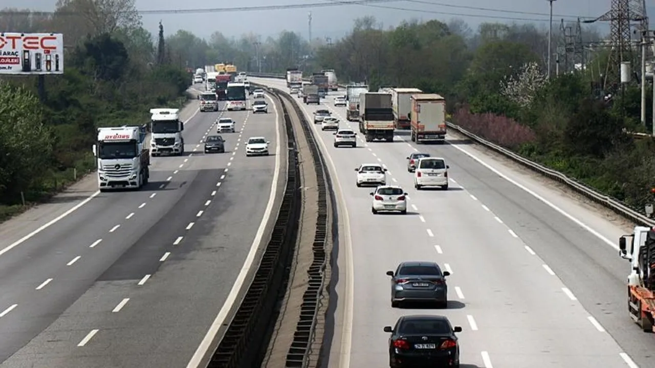 Tatilciler dönüyor! Tekirdağ-İstanbul yolunda yoğunluk var