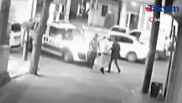 İzmir’de polisin sırtından bıçaklandığı an kameraya böyle yansıdı