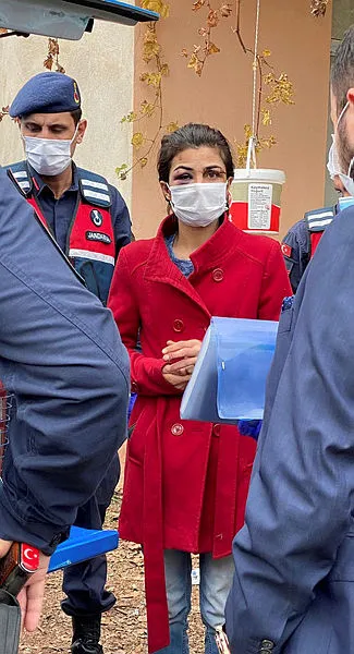 Antalya'da işkenceci kocasını öldüren Melek İpek'in cezaevine giderken ilk sözleri bakın ne oldu-6