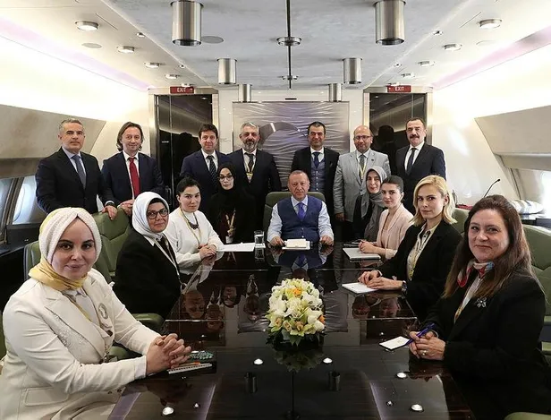 Son dakika: Başkan Erdoğan Cezayir-Gambiya yolunda gazetecilerin sorularını yanıtladı-1