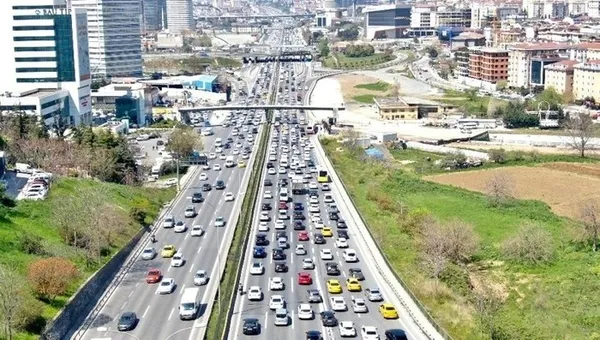 Son dakika: 3 günlük sokağa çıkma kısıtlaması öncesinde İstanbul'da trafik kilit! Trafik yoğunluğu yüzde 69!-4