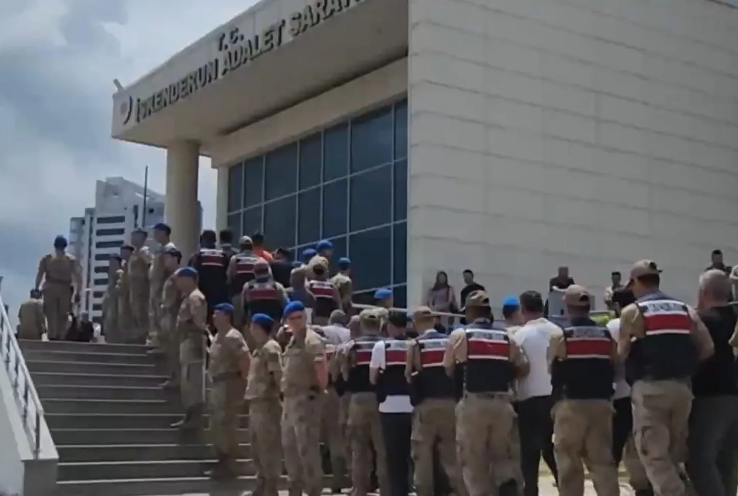 230 şüpheli yakalandı!