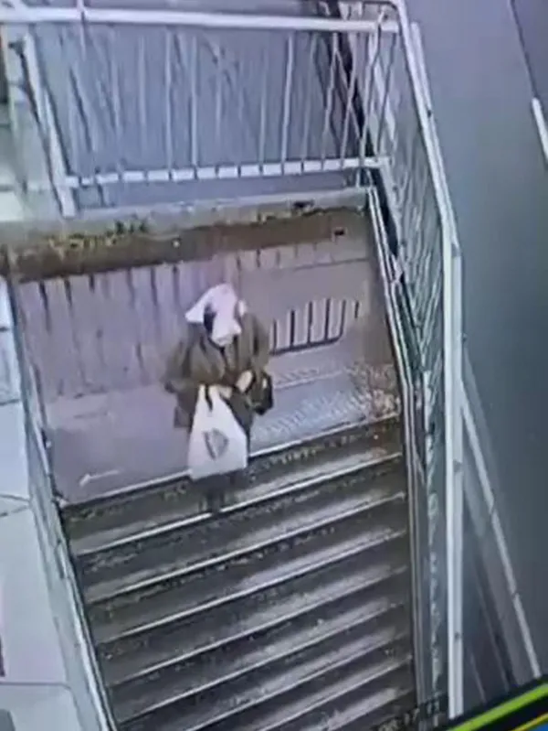 istanbulda-tugva-binasinin-onune-bomba-koyan-bombacinin-bir-yil-irakin-kuzeyinde-erbilde-yasadigi-ortaya-cikti-1651221200841.jpg İstanbul'da TÜGVA binasının önüne bomba koyan bombacının bir yıl Irak'ın kuzeyinde Erbil'de yaşadığı ortaya çıktı-5