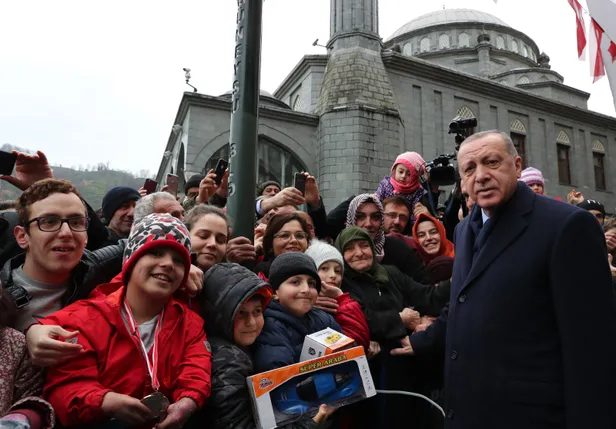 Başkan Erdoğan bedensel engelli yüzücülerle sohbet etti-3