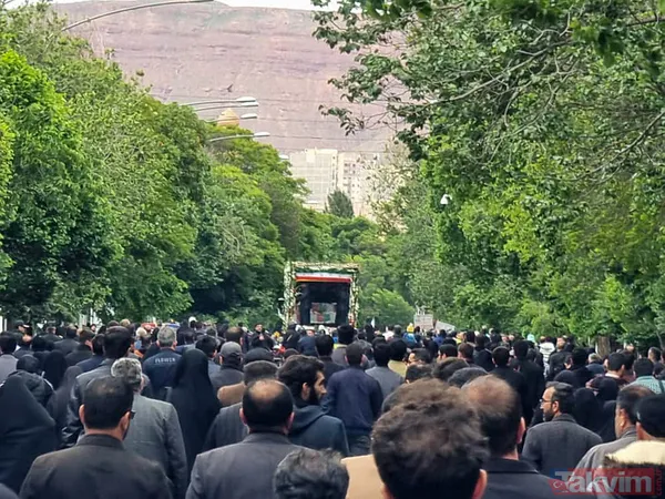 İran'da yas var: Kare kare İbrahim Reisi'nin cenaze töreni - 6