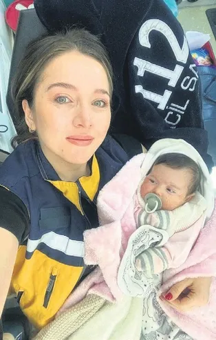 Henüz 5 aylıkken annesi tarafından sokağa atılan Nisa bebeğin ailesi Türk halkı oldu