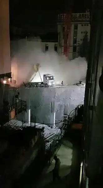 Küçükçekmece'de yandaki inşaat nedeniyle çatlaklar oluşan Arel Üniversitesi çöktü-3