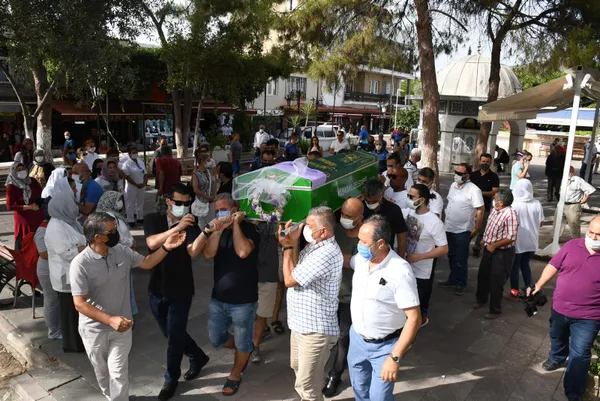 dugun-hazirliklari-yaparken-meksikada-hayatini-kaybeden-arzu-nena-buttun-annesi-kizinin-gelinligini-istiyor-1625321763469.jpg Düğün hazırlıkları yaparken Meksika'da hayatını kaybeden Arzu Nena Butt'un annesi kızının gelinliğini istiyor-8