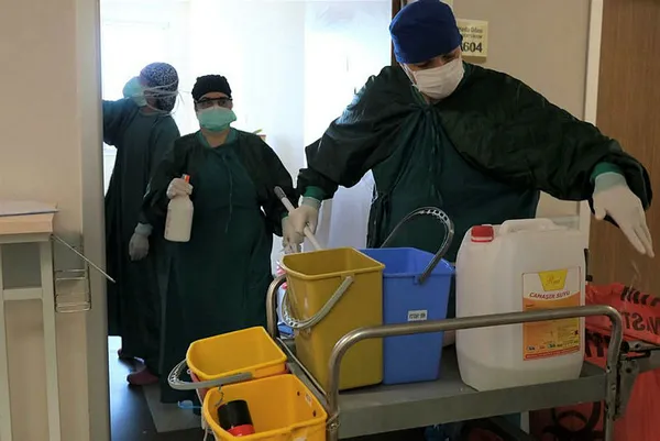 Pandemi servisinde görev yapan doktorun gözünden bir mücadelenin kareleri-2