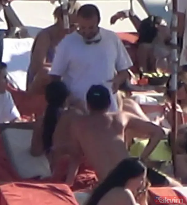 Demet Özdemir ve nişanlısı Oğuzhan Koç aşka geldi uluorta öpücüklere boğdu! Plajda aldırışsız romantizm - 9