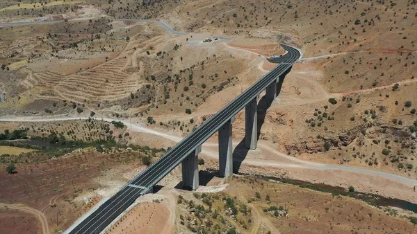 siirt-ile-sirnaki-birbirine-baglayacak-tarih-belli-oldu-zarova-koprusu-hizmete-aciliyor-1638447097535.jpg Siirt ile Şırnak'ı birbirine bağlayacak! Tarih belli oldu! Zarova Köprüsü hizmete açılıyor...-11