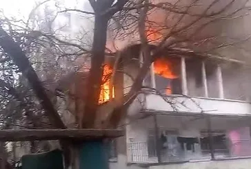Küçükçekmece'de korkutan yangın! Görgü tanıkları anlattı: "Kimseye bir şey olmadı"
