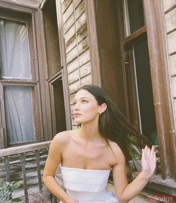 Yargı'nın avukat Ceylin’i Pınar Deniz’den bornozlu paylaşım! Bacak bacak üstüne atan Pınar iddialı pozuyla sosyal medyayı salladı - 7