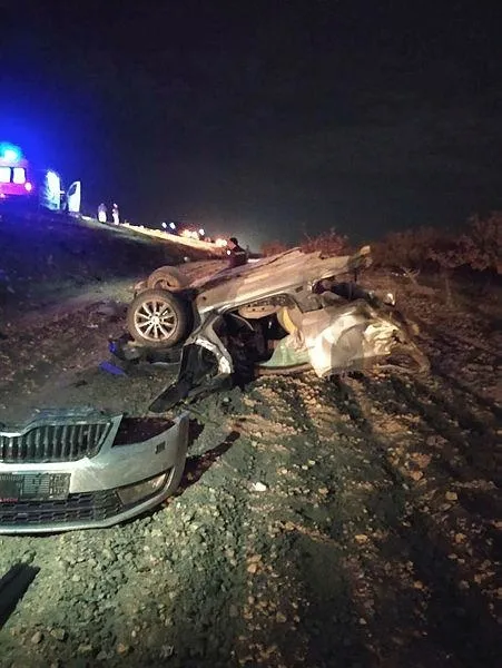 sanliurfa-da-feci-kaza-4-kisi-yaralandi-1-kisi-hayatini-kaybetti-1637289409567.jpeg Şanlıurfa'da feci kaza! 4 kişi yaralandı, 1 kişi hayatını kaybetti-3