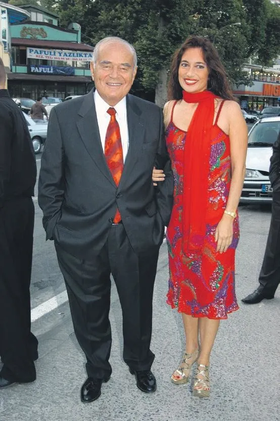 isin-ozu-miras-1621629305188.jpeg Prof. Dr. Mehmet Öz, miras kavgası yüzünden rotayı Türkiye'ye kırdı!-3