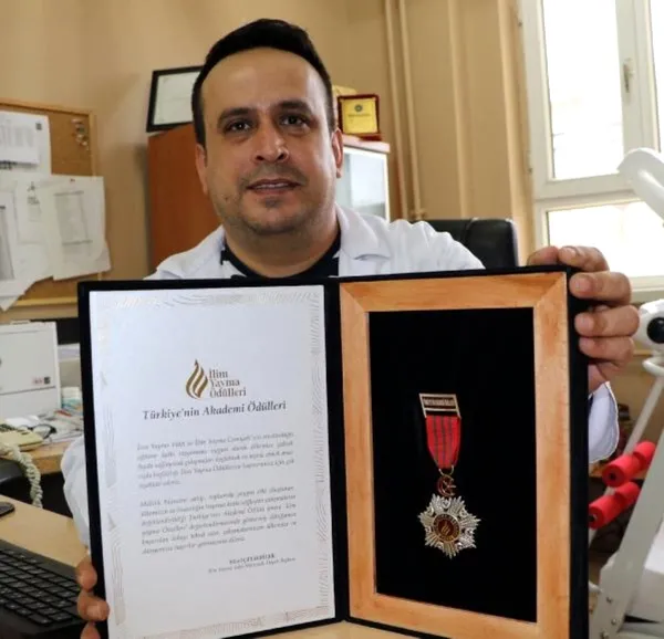 abdyi-terkederek-ulkesine-donen-prof-dr-mehmet-zahmakiran-ulkemizde-son-15-yilda-bilime-verilen-deger-yadsinamaz-1641193656197.jpg