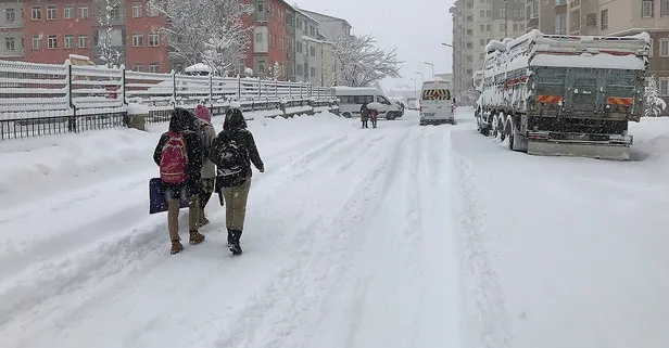 Van'da okullar yarın da tatil edildi