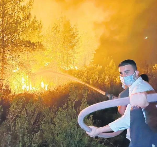 Ünlü oyuncu İbrahim Çelikkol, oturduğu yerden ahkam kesenlerin aksine alevlerin içine daldı-3