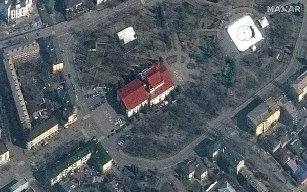 rusca-cocuk-yazdilar-yine-bomba-yagdi-mariupolde-siginak-olarak-kullanilan-tiyatro-yok-edildi-1647499873464.jpeg Rusça 'Çocuk' yazdılar yine bomba yağdı! Mariupol’de sığınak olarak kullanılan tiyatro yok edildi-5