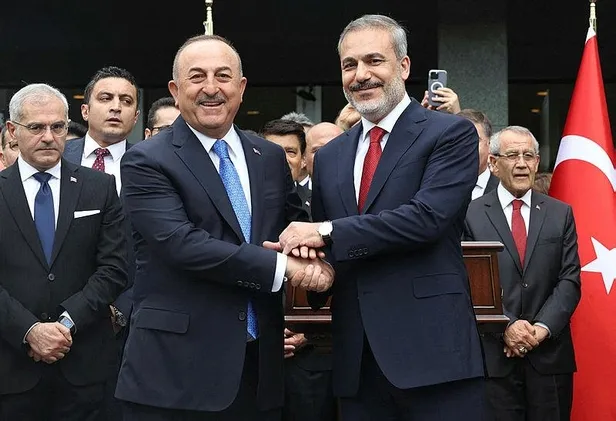 mitte-devir-teslim-toreni-ibrahim-kalin-hakan-fidandan-gorevi-devraldi-1686061229173.jpeg MİT'te devir teslim töreni! İbrahim Kalın, Hakan Fidan'dan görevi devraldı-2