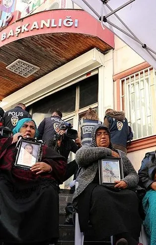 Avrupa Parlamentosu üyesi Zdechovsky'den "Diyarbakır anneleri"ne sürpriz ziyaret