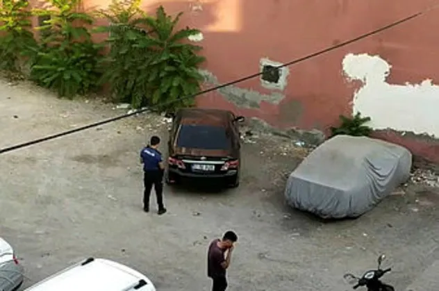 Adana'da akılalmaz ihmal! Araçta unutulan çocuk can verdi