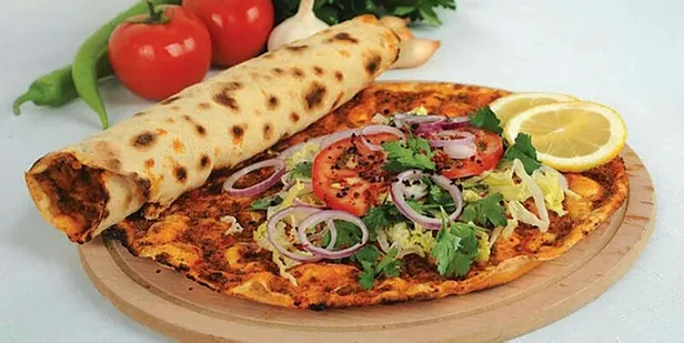 turkbuku-yine-yapti-yapacagini-yillardir-birakmadigi-lahmacun-rekorunu-450-tl-ile-geri-aldi-1654282210600.jpeg Türkbükü yine yaptı yapacağını! Yıllardır bırakmadığı lahmacun rekorunu 450 TL ile geri aldı-3