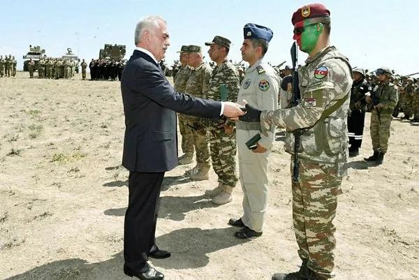 Türkiye ve Azerbaycan dünyaya korku saldı! 2 bin 600 asker 200 tank...-2