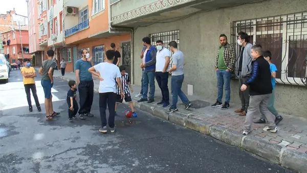 istanbul-bagcilarda-cocuklara-taciz-iddiasi-ortaligi-karistirdi-mahalleli-ayaklandi-1623161555700.jpg İstanbul Bağcılar'da çocuklara taciz iddiası ortalığı karıştırdı! Mahalleli ayaklandı-11