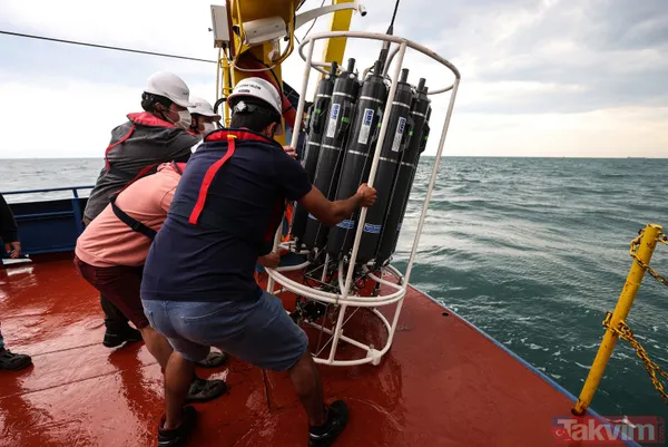 SON DAKİKA: A Haber Marmara Denizi'ndeki müsilajı (deniz salyası) araştıran ODTÜ gemisinde! 'Marmara 6-7 yılda biraz düzelebilir' - 32