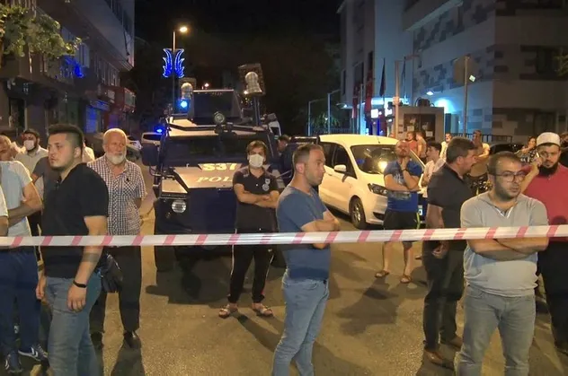 Son dakika: Bağcılar'da gece yarısı çok sayıda iş yerinde yangın