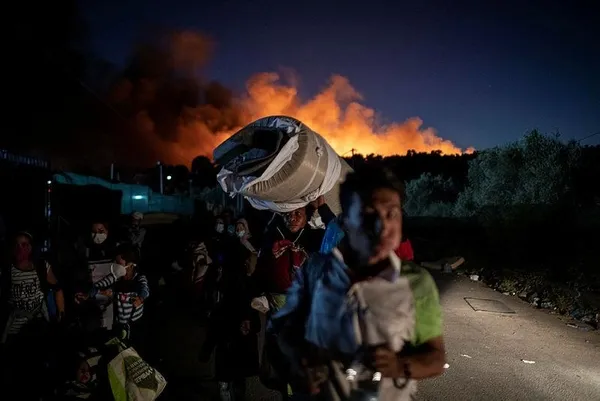 Yunanistan'ın Midilli Adası'ndaki sığınmacı kampında yangın çıktı-3