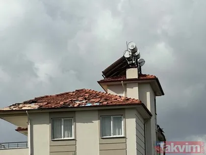 Muğla’da hortum! Çatıları uçtu direkler devrildi
