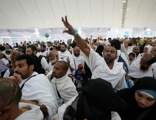 Hacılar Mina'da şeytan taşladı! Milyonlarca Müslüman Hac ibadetini tamamlıyor