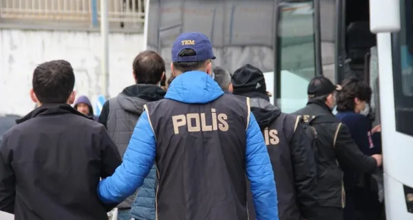 istanbul-merkezli-3-ilde-tefeci-operasyonu-8-supheli-yakalandi-1646472950184.jpg İstanbul merkezli 3 ilde tefeci operasyonu: 8 şüpheli yakalandı-3