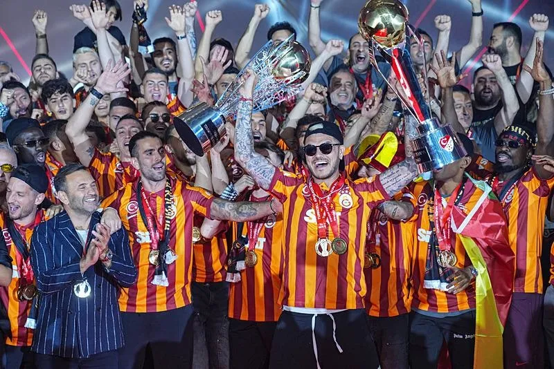 Çifte kupalı şampiyon Galatasaray yeni sezon planlaması için resmen düğmeye bastı-4