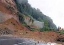 Malezya’da toprak kayması