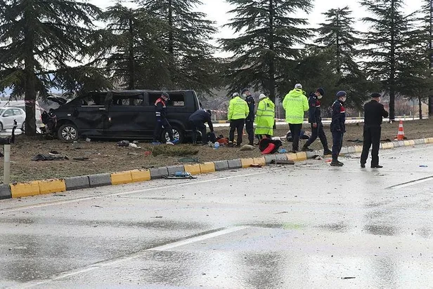 ispartada-minibus-ve-hafif-ticari-arac-carpisti-cok-sayida-olu-ve-yarali-var-1617214225442.jpeg Isparta'da minibüs ve hafif ticari araç çarpıştı! Çok sayıda ölü ve yaralı var-2