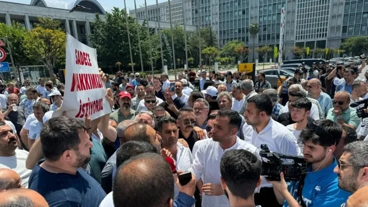 CHP'li İBB'den özel halk otobüslerine araç başı 2 milyon TL'lik kazık! | Özel Halk Otobüsü sahipleri Saraçhane'ye gidiyor