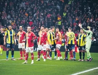Kartlar havada uçuşuyor