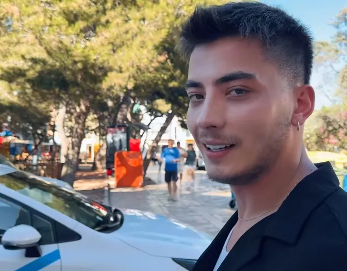 atakan-ozkaya-ve-dilin-dogerden-tatil-pozlari-1786514466551.jpg Uzak Şehir'in aşıkları Minorka’da: Atakan Özkaya ve Dilin Döğer’den tatil pozları!-3