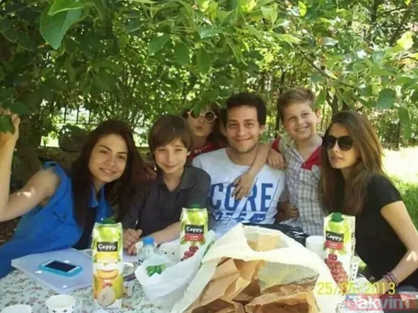 Ünlüleri hiç böyle görmediniz! Biri bulaşık başında diğeri yatak sohbetinde! Serenay Sarıkaya, Çağatay Ulusoy, Beren Saat, Aslı Enver... - 19