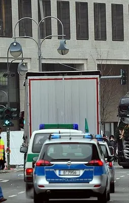 Berlin saldırısı zanlısı İtalya'da öldürüldü