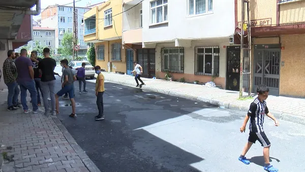 istanbul-bagcilarda-cocuklara-taciz-iddiasi-ortaligi-karistirdi-mahalleli-ayaklandi-1623161554448.jpg İstanbul Bağcılar'da çocuklara taciz iddiası ortalığı karıştırdı! Mahalleli ayaklandı-7